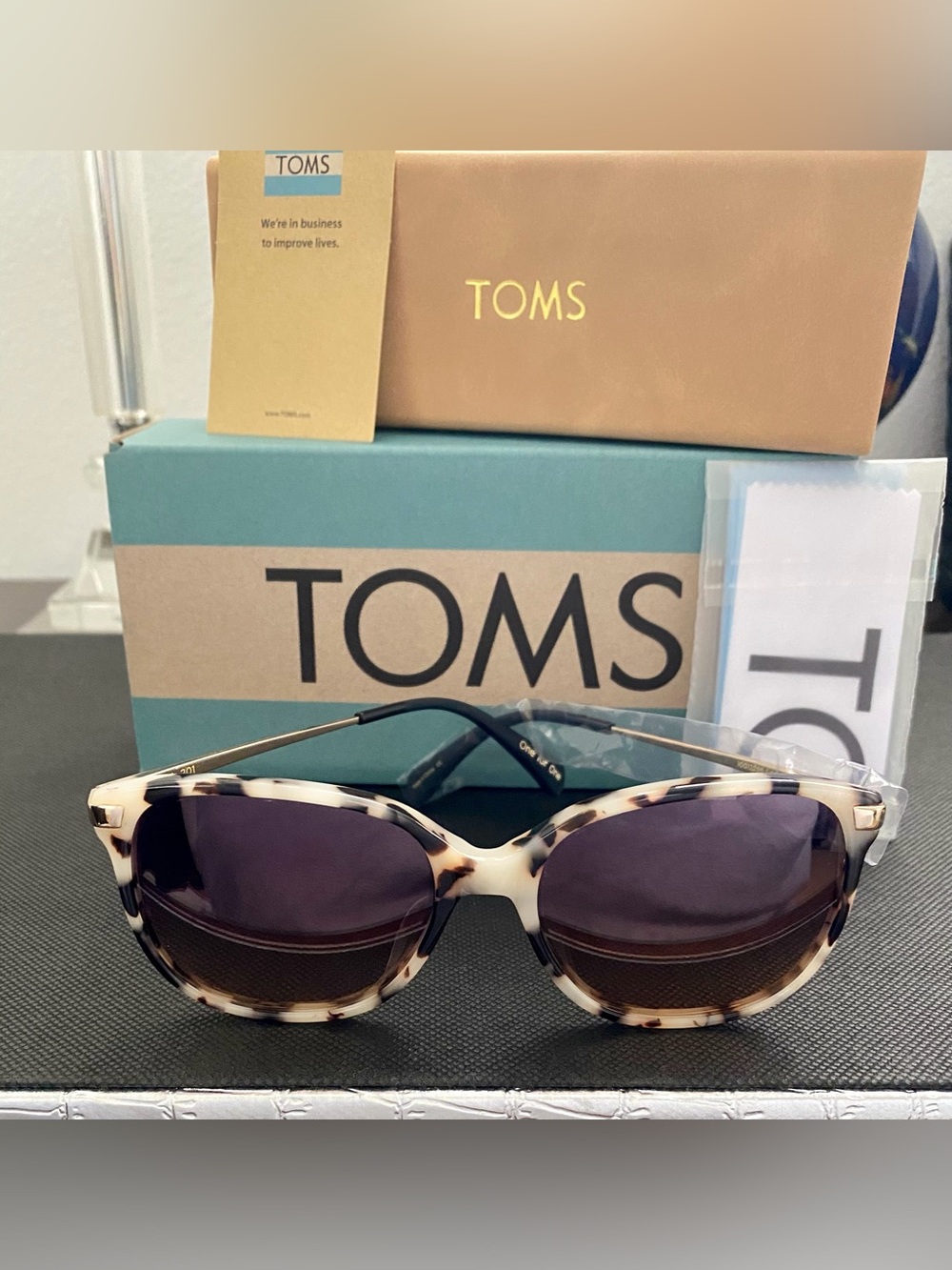 Brand New TOMS “Sandela 201” Cream Tortoise Gold Oversized Sunglasses